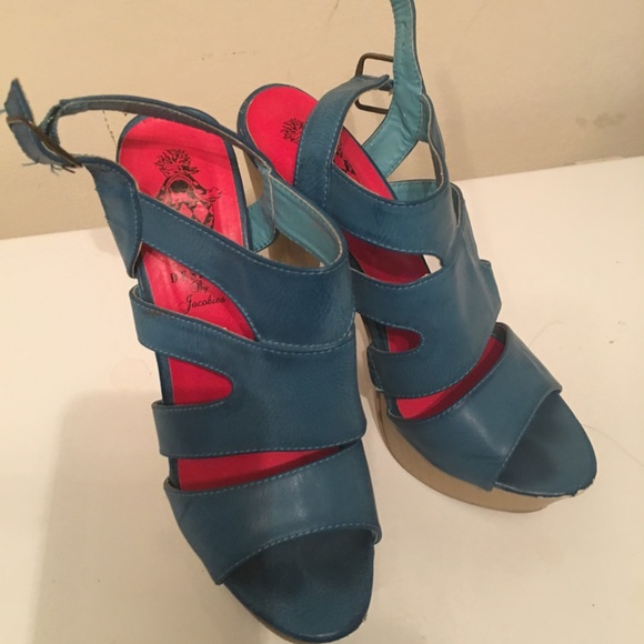 sandals - Picture 2 of 5